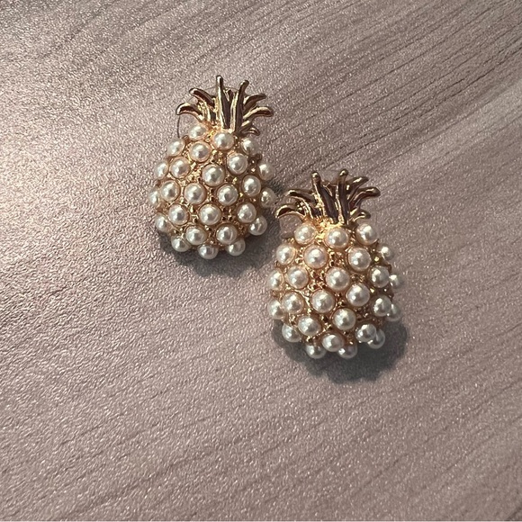 Pineapple Pearl Earrings - Picture 1 of 2